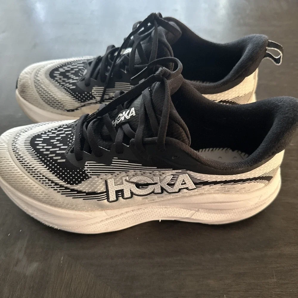 Size 9B Women's Hoka One One SKYFLOW Regular Shoes Black & White No Insole